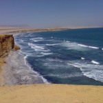 Der Pazifik direkt an der Wüste bei Paracas