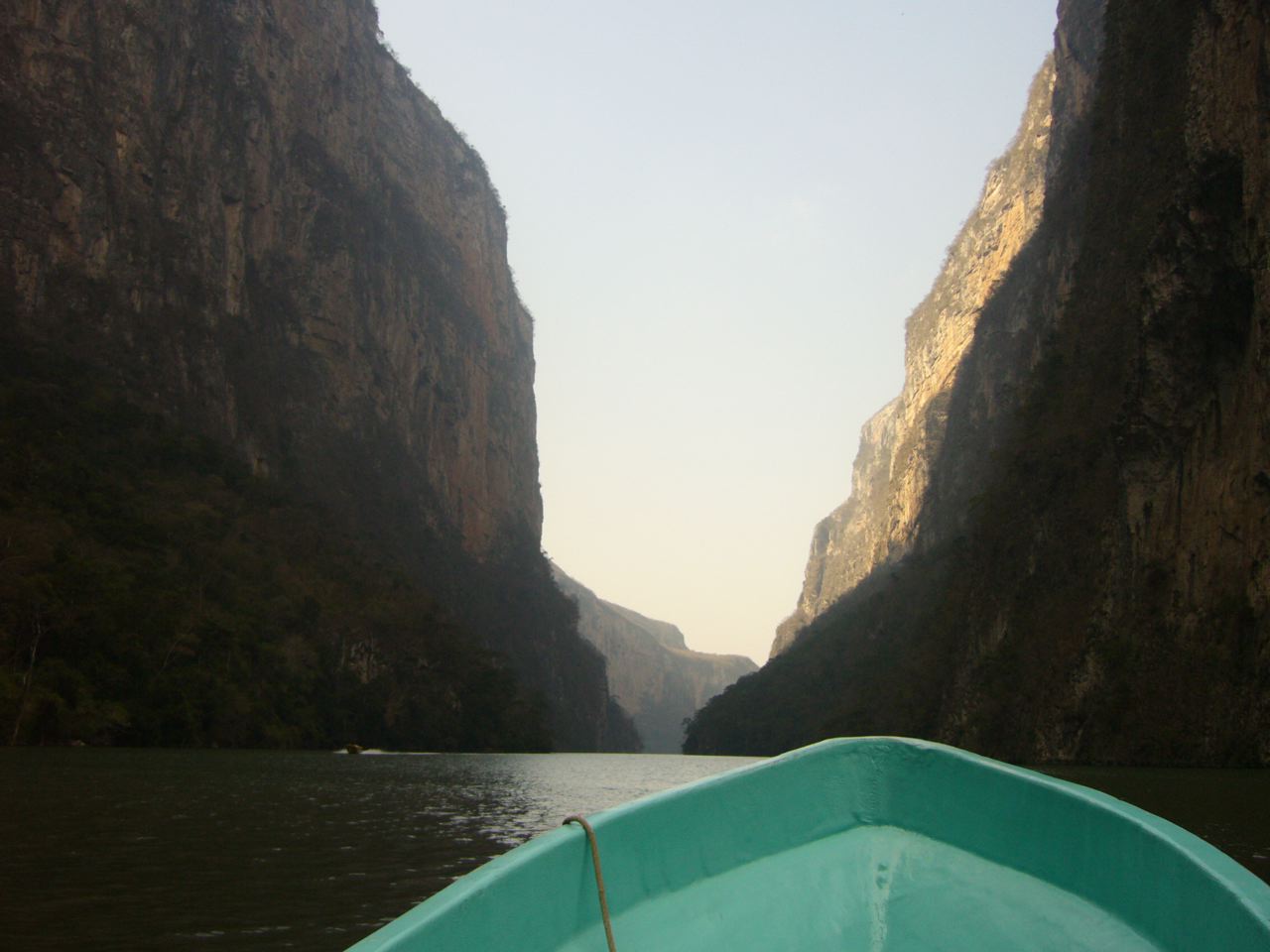 Steile Felswände bis zu 1000 Meter hoch im Canon del Sumidero, Chiapas