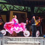 Mariachis und mexikanische Tänzer