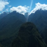 Machu Picchu liegt inmitten von üppigem Bergnebelwald