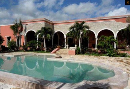 Swimming Pool der Hacienda Sacnicte