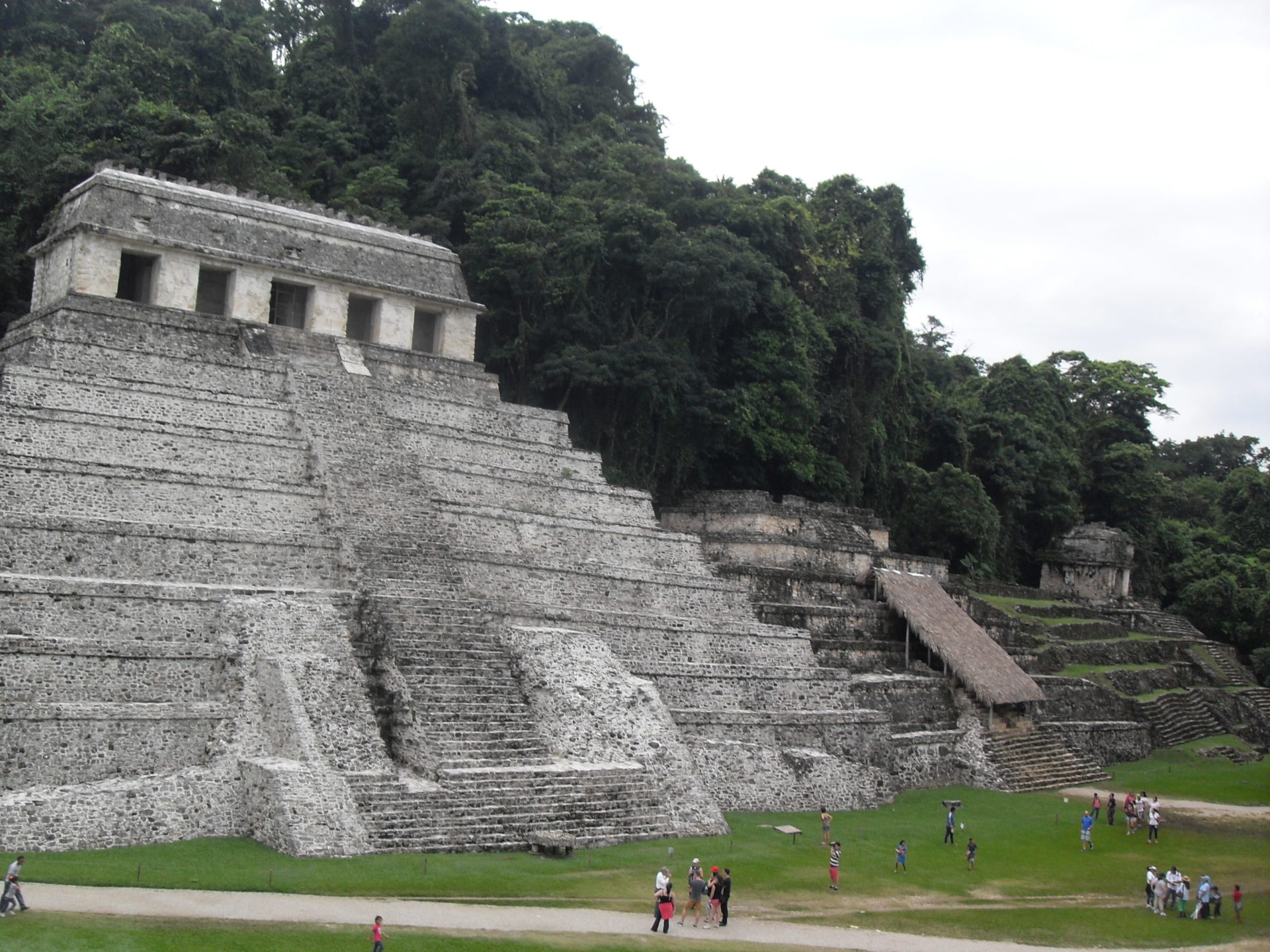 Pyramide mitten im Dschungel - Die Ausgrabungsstätte Palenque in Chiapas
