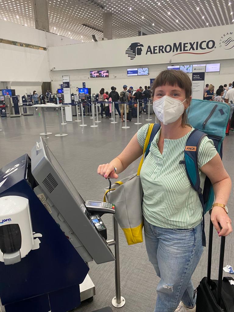 Marlen am Flughafen Am Flughafen in Mexiko City
