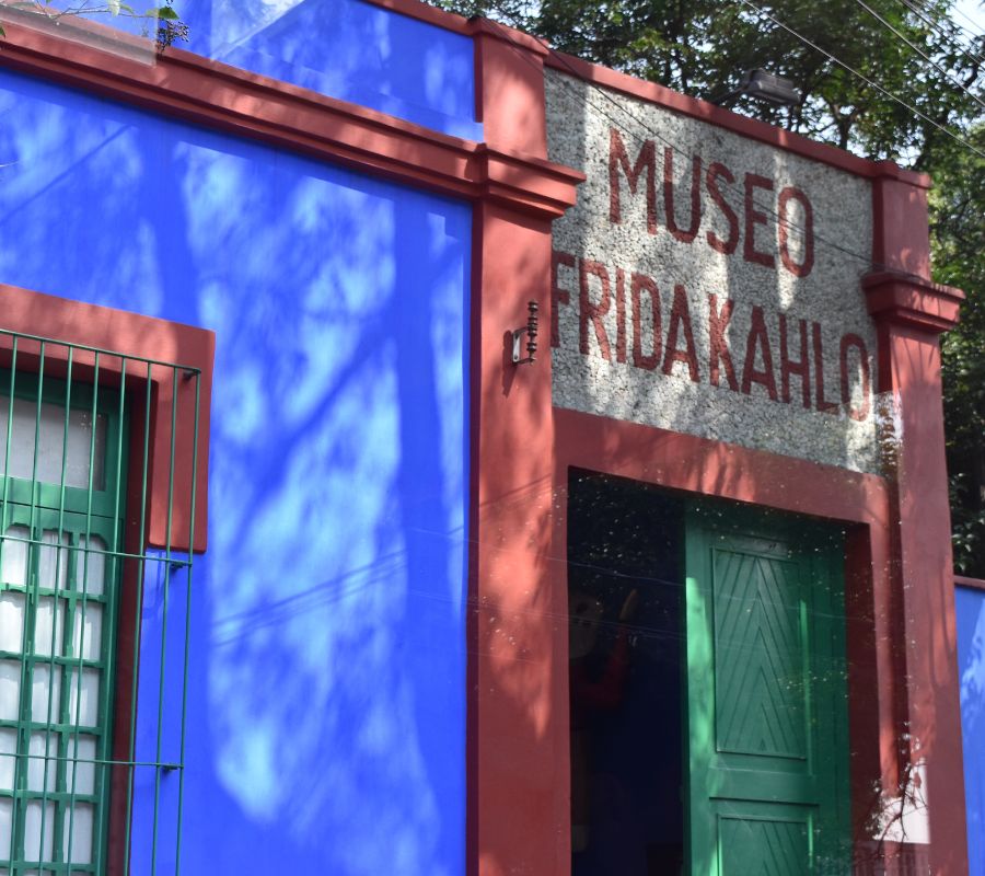 Eingang zum blauen Haus von Frida Kahlo.