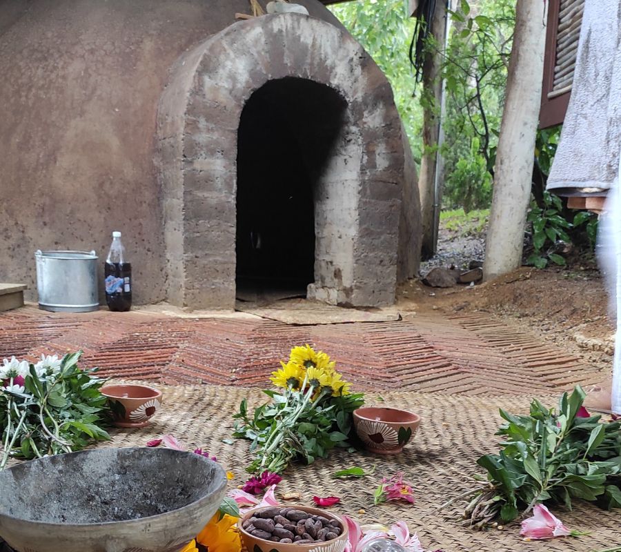 Ein traditionelles "Temazcal" ist ein indigenes Dampfbad für körperliche und geistige Reinigung.