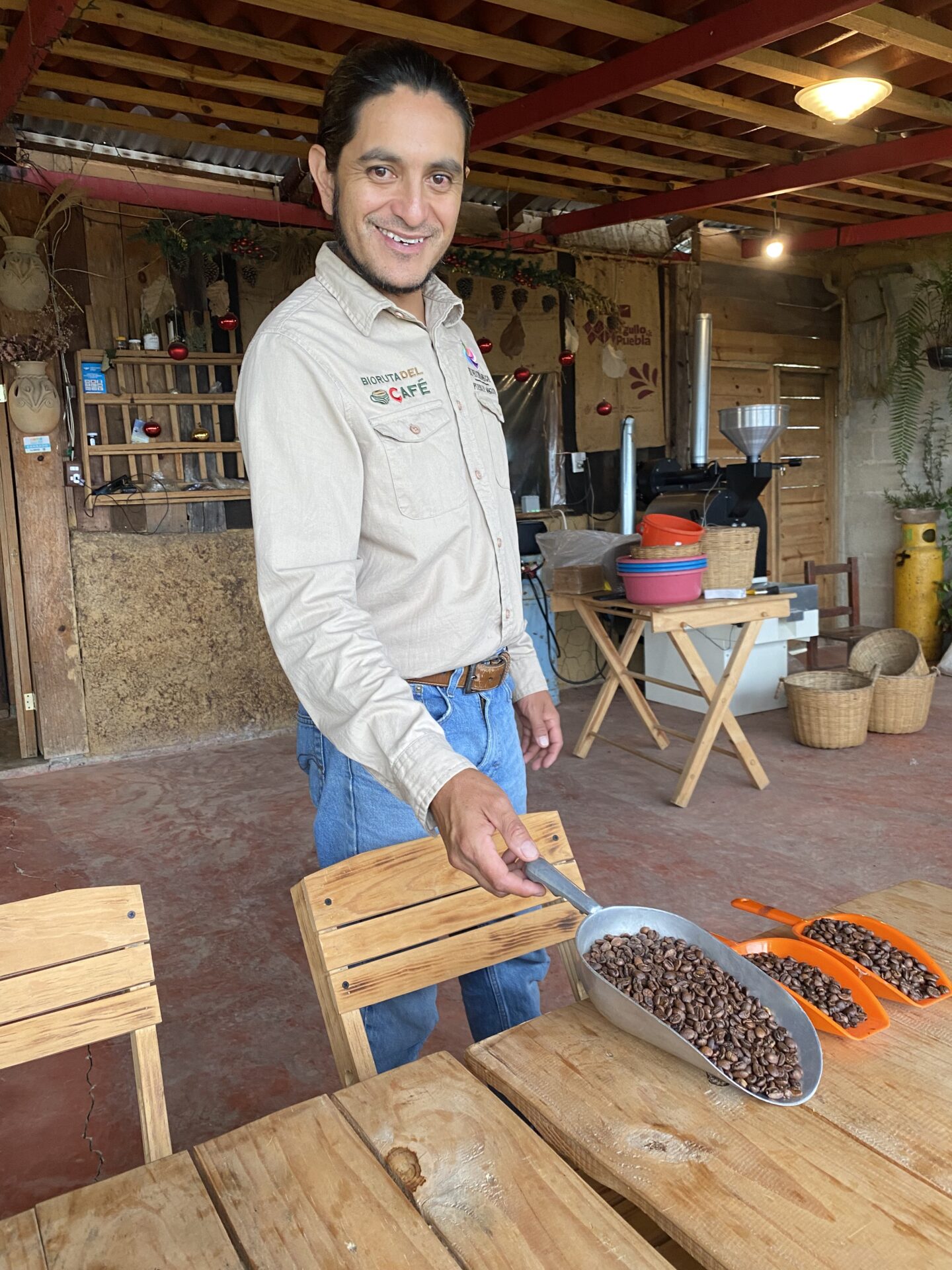 Adelfo und Café Don Primo bei Huauchinango