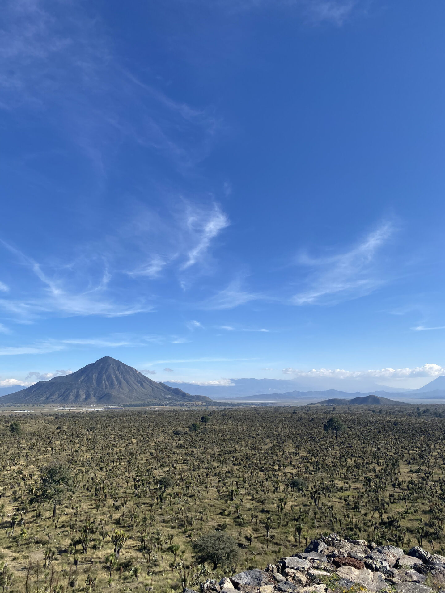 Der Cerro Pizarro ragt einprägsam in der Landschaft empor.