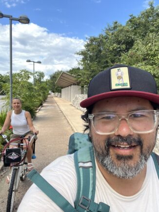 Roberto auf dem Fahrrad im Parque del Jaguar bei Tulum