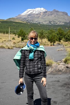 Ulrike vor der Iztaccíhuatl