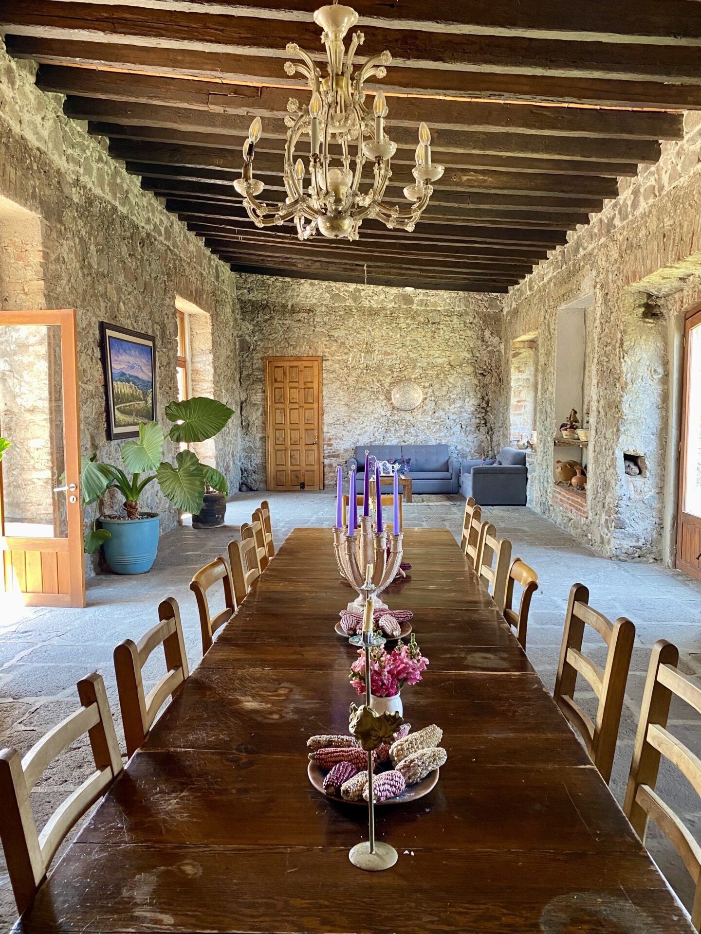 Das wunderschöne Esszimmer der Hacienda Santa Barbara